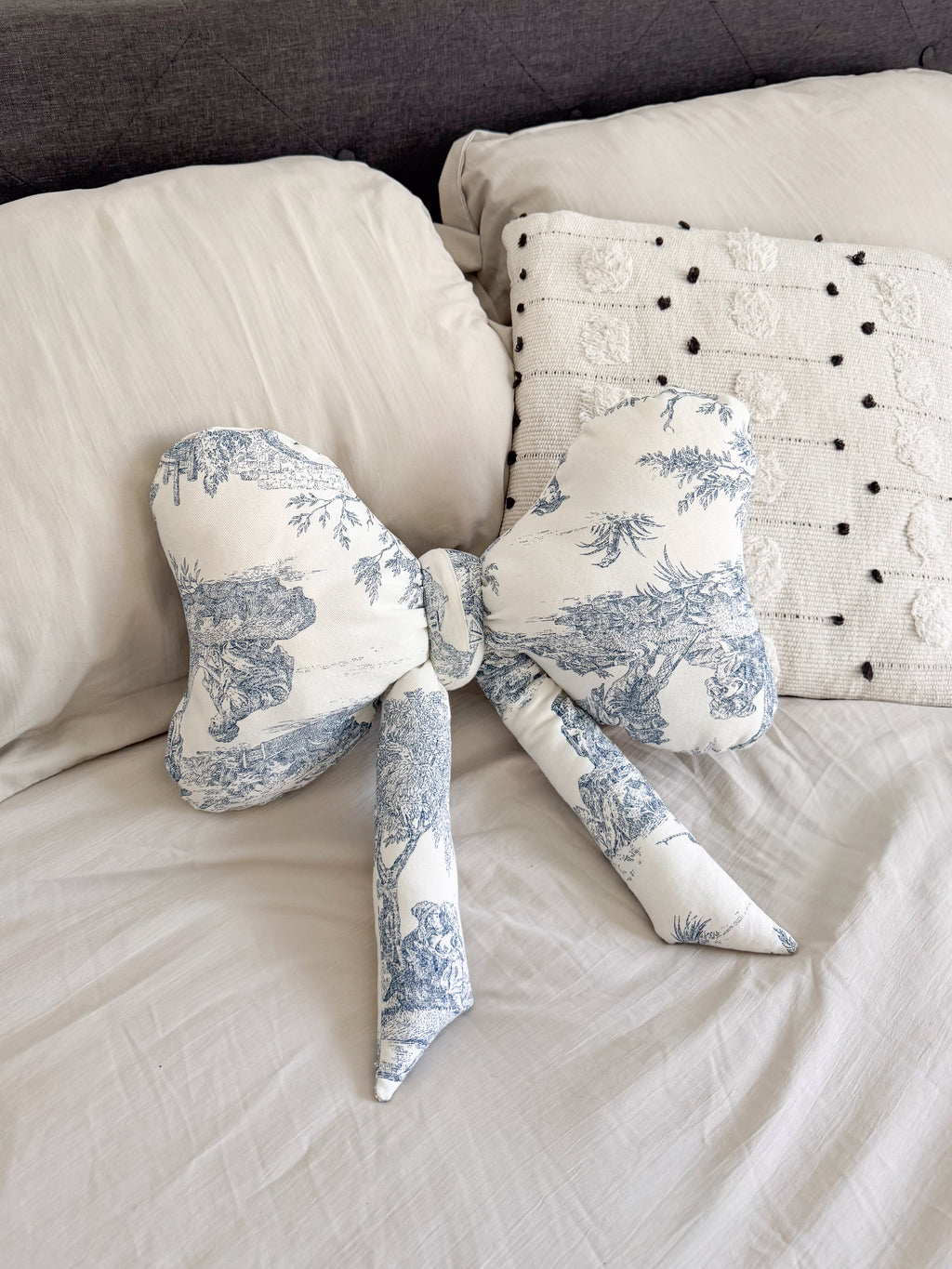The Bow Pillow