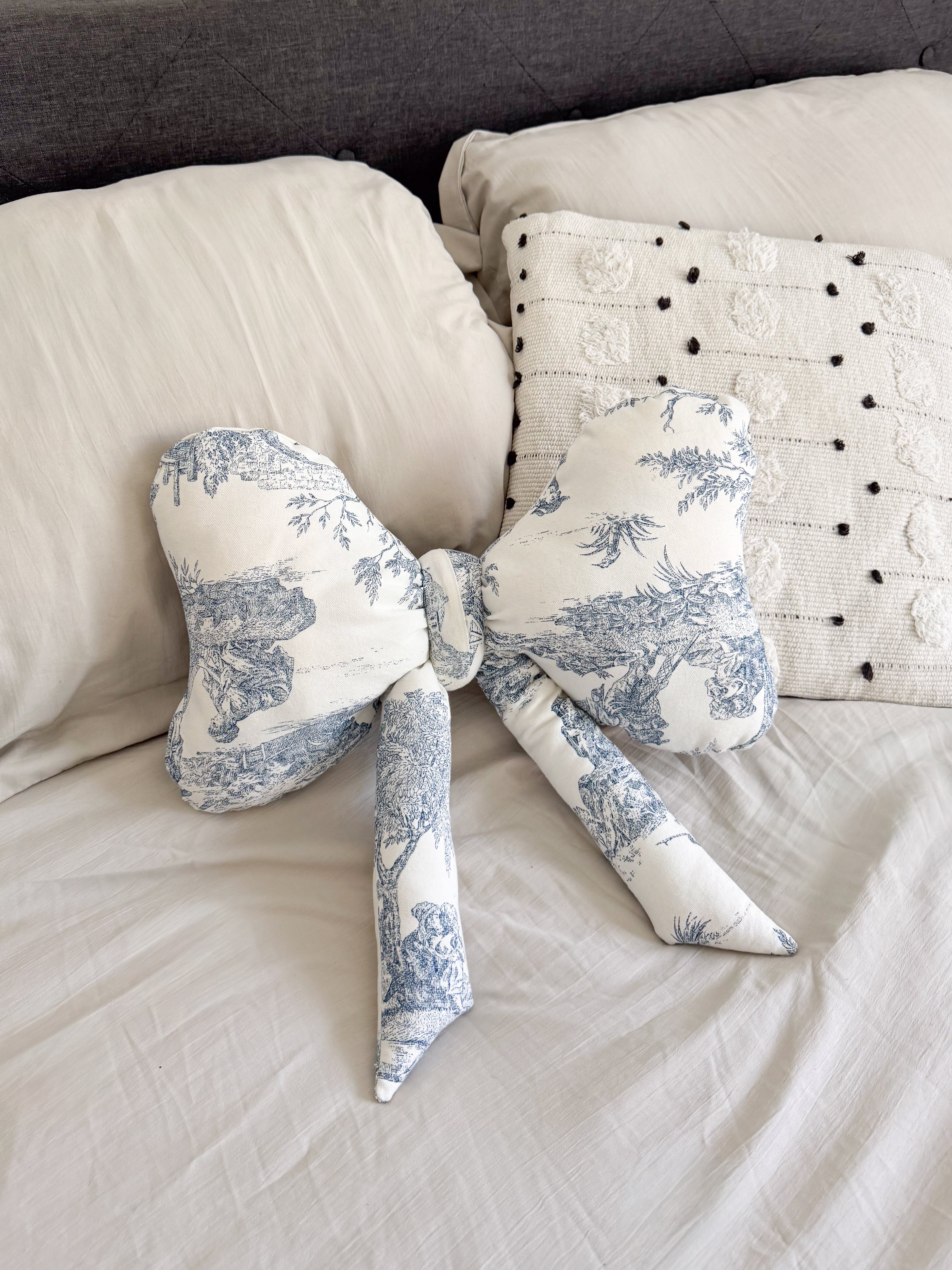 The Bow Pillow